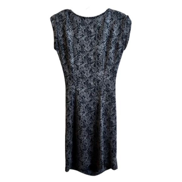 Ann Taylor Black Gray Knit Ruched Side Sheath Dress - Size Petite 4 - Picture 2 of 4